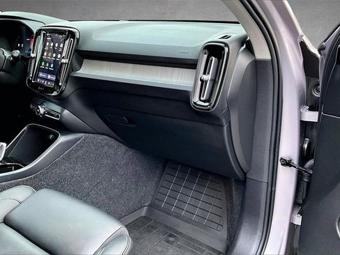 Certified 2026 Volvo XC40 B5 Plus w/ Protection Package Premier image 25