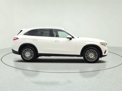 Certified 2026 Mercedes-Benz GLC 300 4MATIC image 4