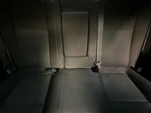 Used 2015 Dodge Challenger R/T RWD image 21