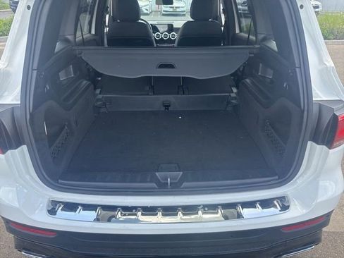Used 2022 Mercedes-Benz GLB 250 4MATIC image 11