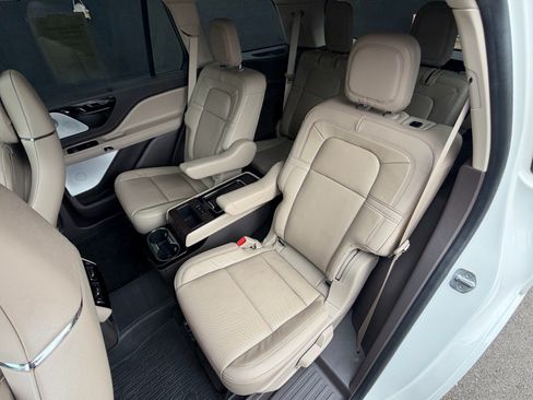 Used 2022 Lincoln Aviator Reserve w/ Equipment Group 201A AWD/4WD image 23