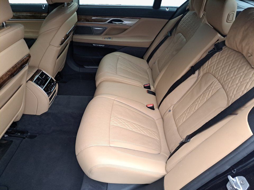 Used 2016 BMW 750i RWD image 12