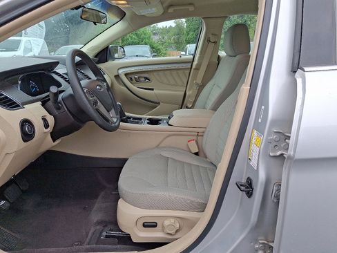 Used 2017 Ford Taurus SE image 14