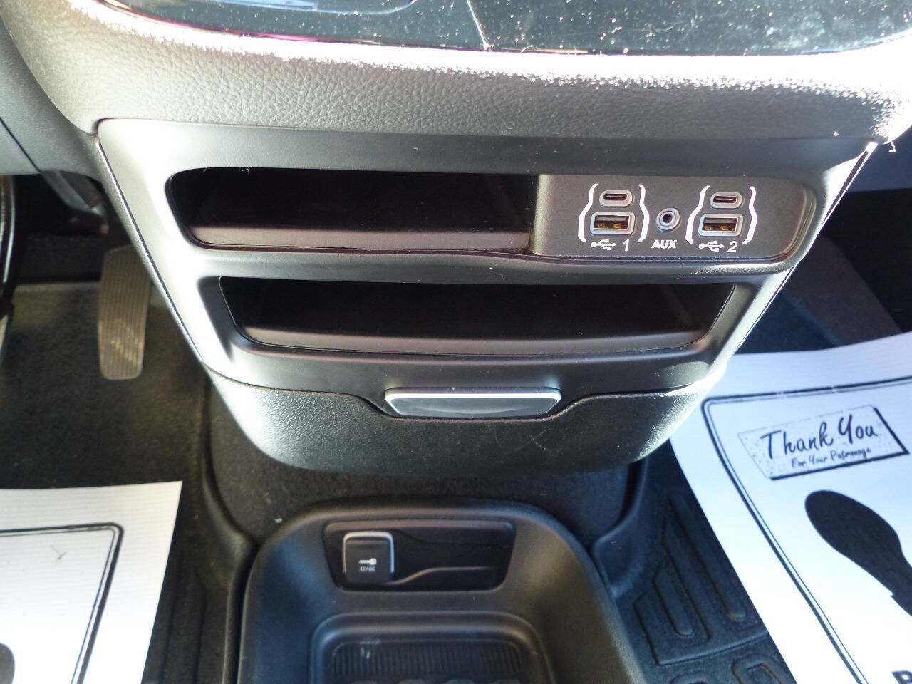 Used 2025 Chrysler Pacifica Select FWD image 55
