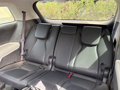 Used 2023 Kia Carnival LX FWD image 12