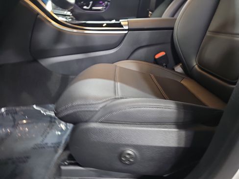 Certified 2025 Mercedes-Benz GLC 300 4MATIC image 30