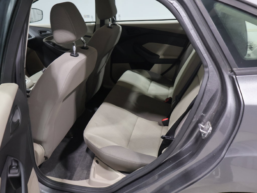 Used 2012 Ford Focus SE FWD image 22