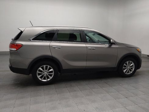 Used 2017 Kia Sorento LX image 10