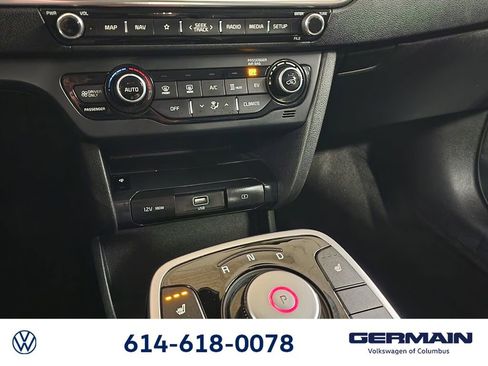 Used 2022 Kia Niro EX image 29