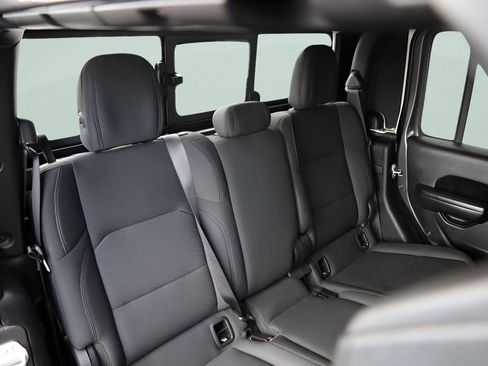 Used 2021 Jeep Gladiator Willys image 25