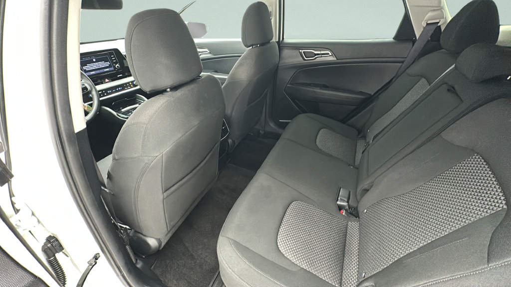 Used 2024 Kia Sportage LX AWD/4WD image 9