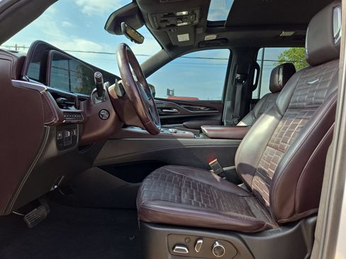 Used 2021 Cadillac Escalade Sport Platinum w/ Heavy-Duty Trailer Package AWD/4WD image 16