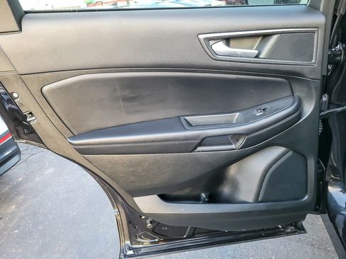 Used 2022 Ford Edge SE image 16