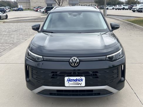 Used 2025 Volkswagen Tiguan S image 3