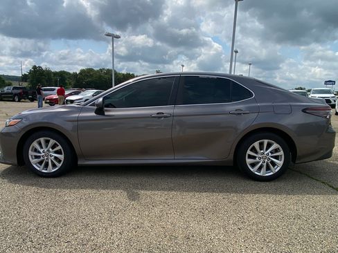 Used 2023 Toyota Camry LE FWD image 6