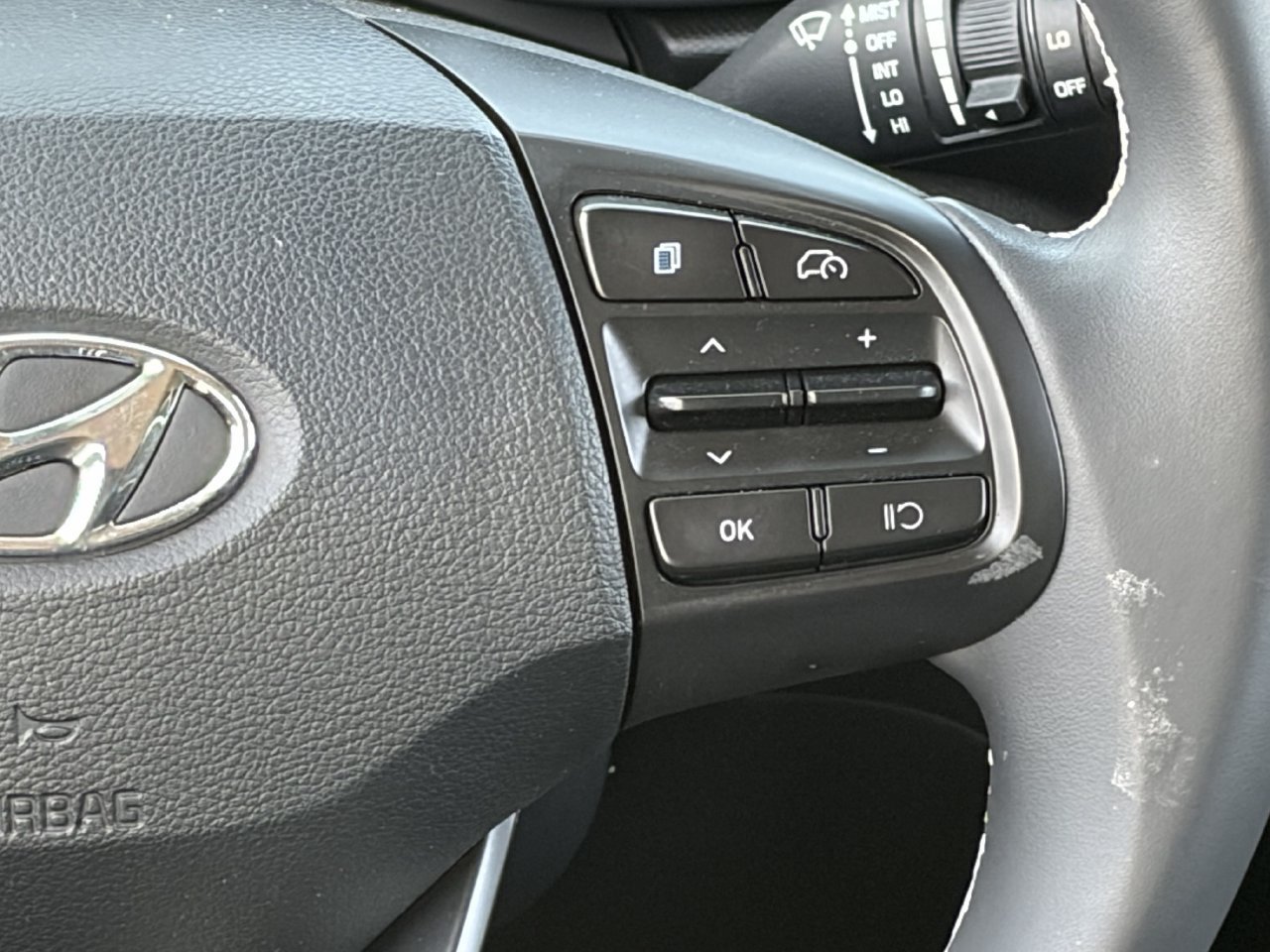 Used 2025 Hyundai Venue Limited FWD image 26