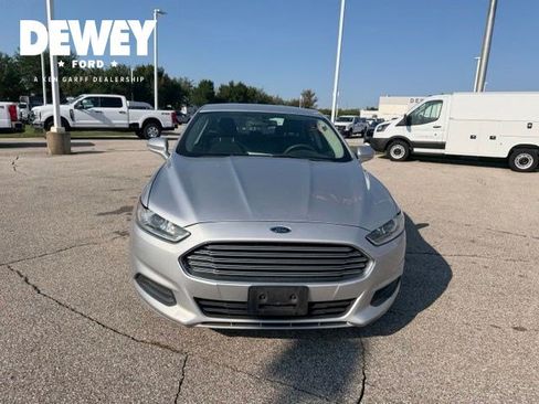 Used 2016 Ford Fusion SE FWD image 3