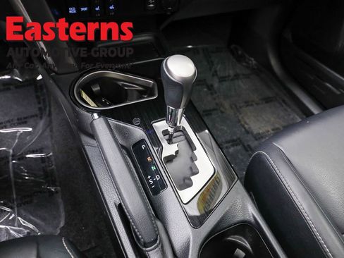 Used 2018 Toyota RAV4 Limited image 13