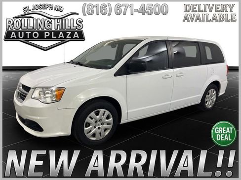 Used 2018 Dodge Grand Caravan SE FWD image 1