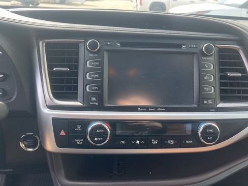 Used 2019 Toyota Highlander Limited image 8