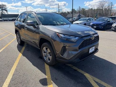 Used 2022 Toyota RAV4 XLE image 3