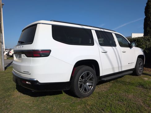 Used 2023 Jeep Wagoneer L Series II image 2