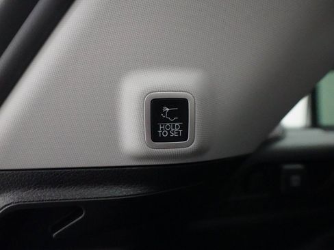 Used 2023 Jeep Grand Cherokee Limited w/ Black Appearance Package image 15