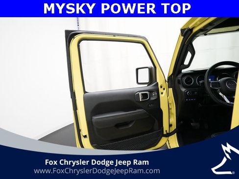 Used 2023 Jeep Wrangler Unlimited Sahara w/ Cold Weather Group image 27