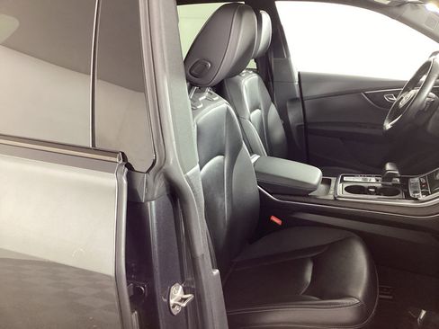 Used 2019 Audi Q8 Prestige w/ Year 1 Package image 8