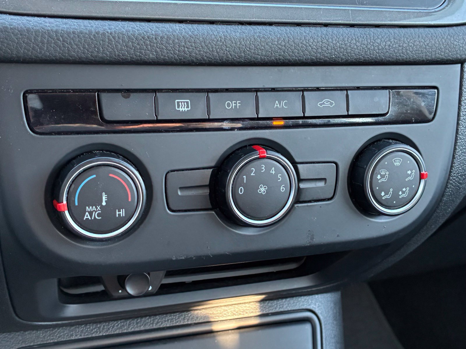 Used 2013 Volkswagen Tiguan S FWD image 9