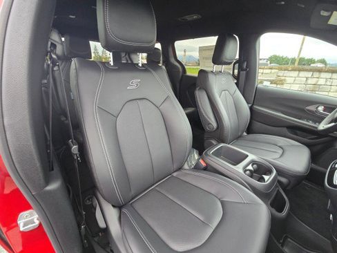 New 2026 Chrysler Pacifica Select w/ S Appearance Package image 13
