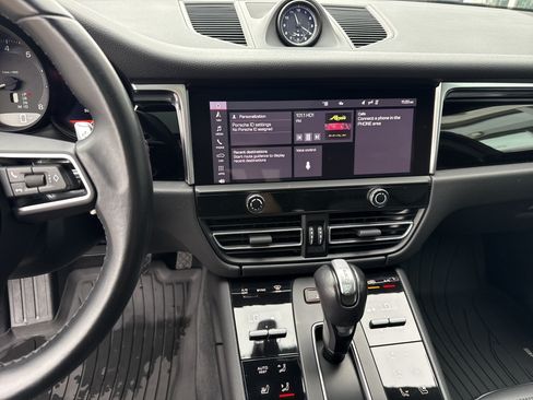 Used 2023 Porsche Macan AWD/4WD image 9