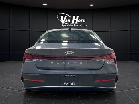 New 2026 Hyundai Elantra SE FWD image 5
