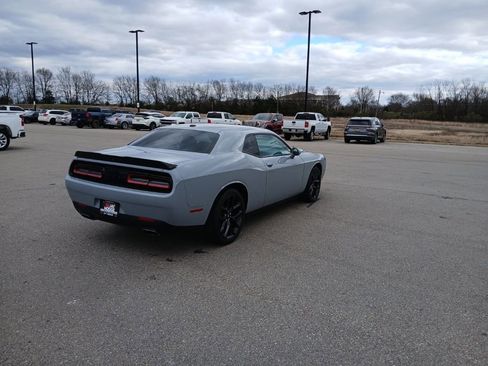 Used 2022 Dodge Challenger SXT w/ Driver Convenience Group image 7