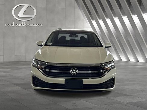 Used 2024 Volkswagen Jetta SE w/ Panoramic Sunroof Package FWD image 27