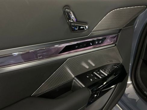 Used 2024 BMW i7 xDrive60 image 33