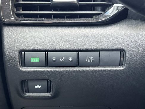 Used 2024 Nissan Sentra SV image 23