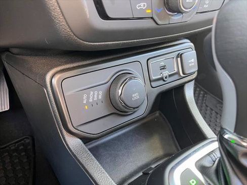 Certified 2023 Jeep Renegade Limited AWD/4WD image 28