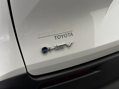 Used 2026 Toyota Sienna XLE FWD image 7