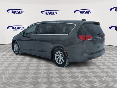 Used 2023 Chrysler Voyager LX image 5