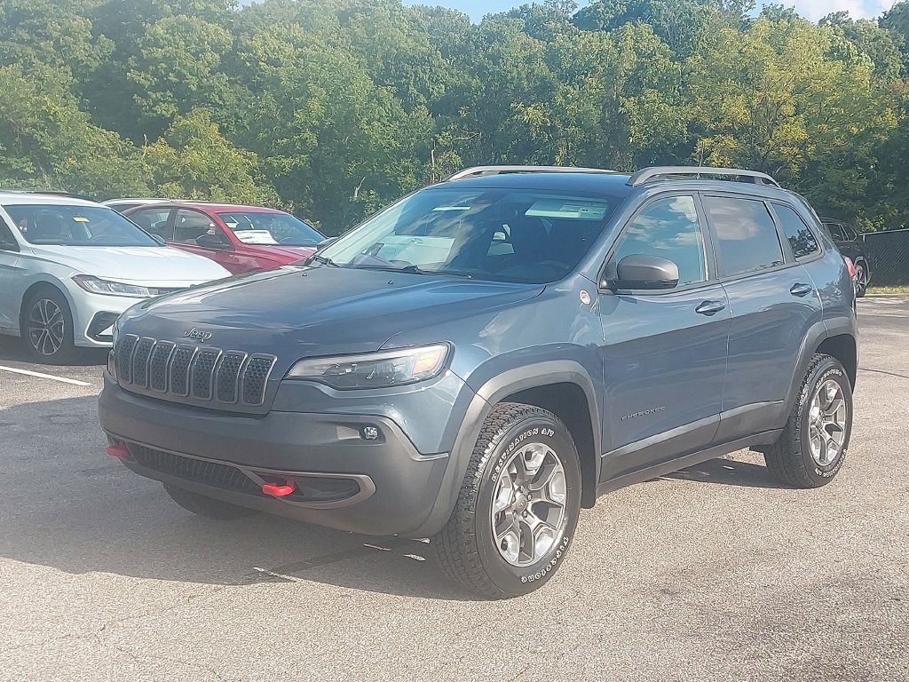Used 2019 Jeep Cherokee Trailhawk w/ Cold Weather Group AWD/4WD image 3