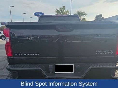 Used 2022 Chevrolet Silverado 2500 High Country w/ Z71 Off-Road Package image 8