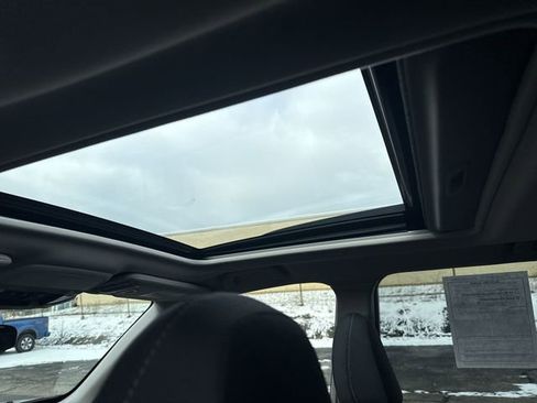 Used 2022 Subaru Forester Premium image 18