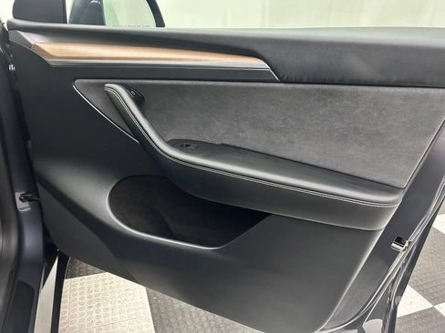 Used 2023 Tesla Model Y Long Range AWD/4WD image 16