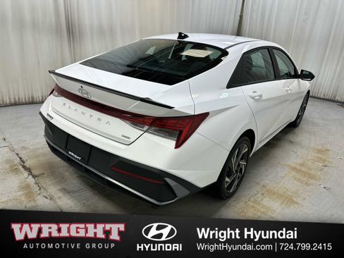 Used 2025 Hyundai Elantra SEL w/ Cargo Package image 6