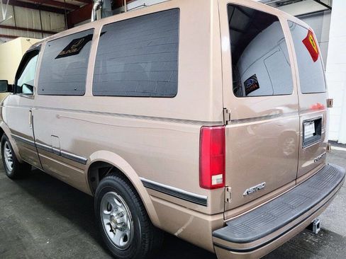 Used 2005 Chevrolet Astro Passenger image 12