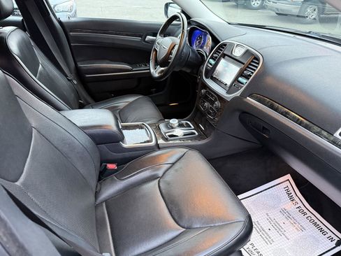 Used 2018 Chrysler 300 Limited image 18