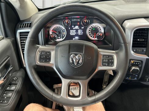 Used 2022 RAM 1500 Classic SLT w/ Electronics Group AWD/4WD image 15