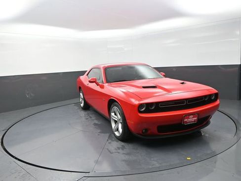 Used 2016 Dodge Challenger R/T RWD image 14