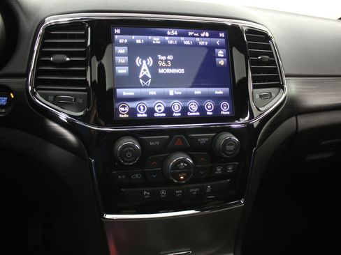 Used 2019 Jeep Grand Cherokee Altitude image 27